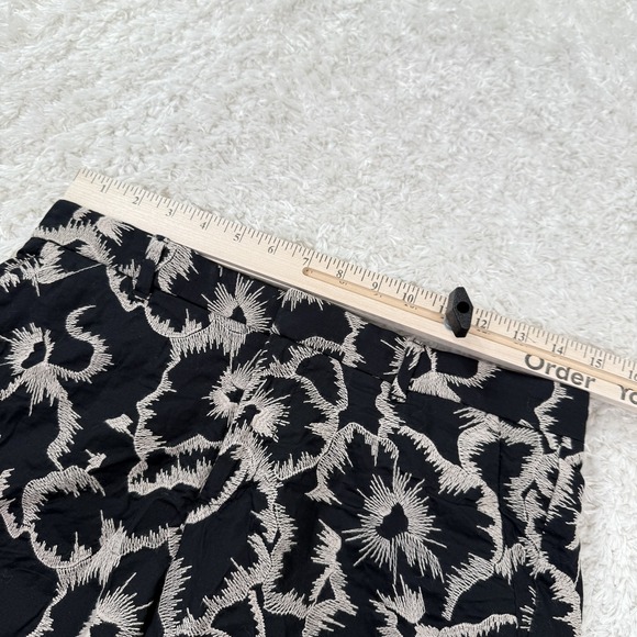 Banana Republic Shorts Womens 0 Sketchy Flower Embroidered Summer Casual Beach - Picture 5 of 12